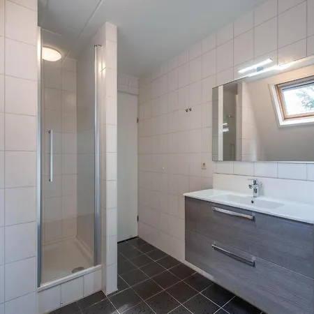 Restyled House, 5 Bathrooms, Near Vrachelse Heide *