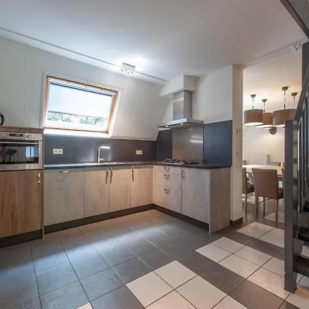 Сasa de vacaciones Restyled House, 5 Bathrooms, Near Vrachelse Heide *